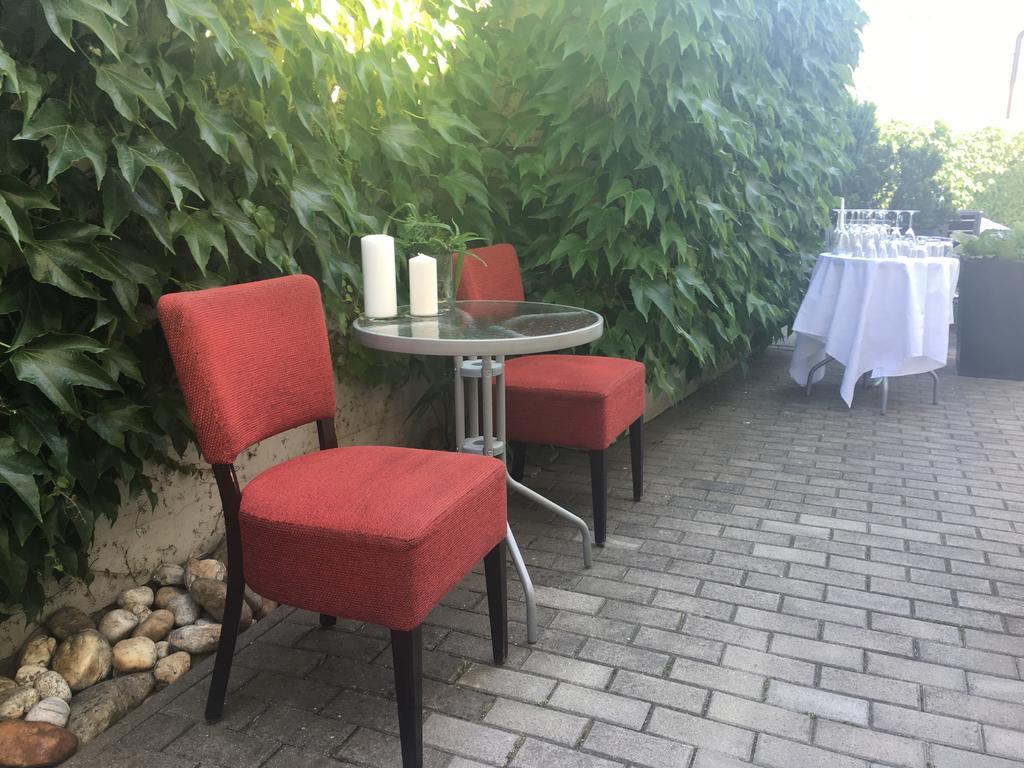 טרנבה Penzion Luxor מראה חיצוני תמונה